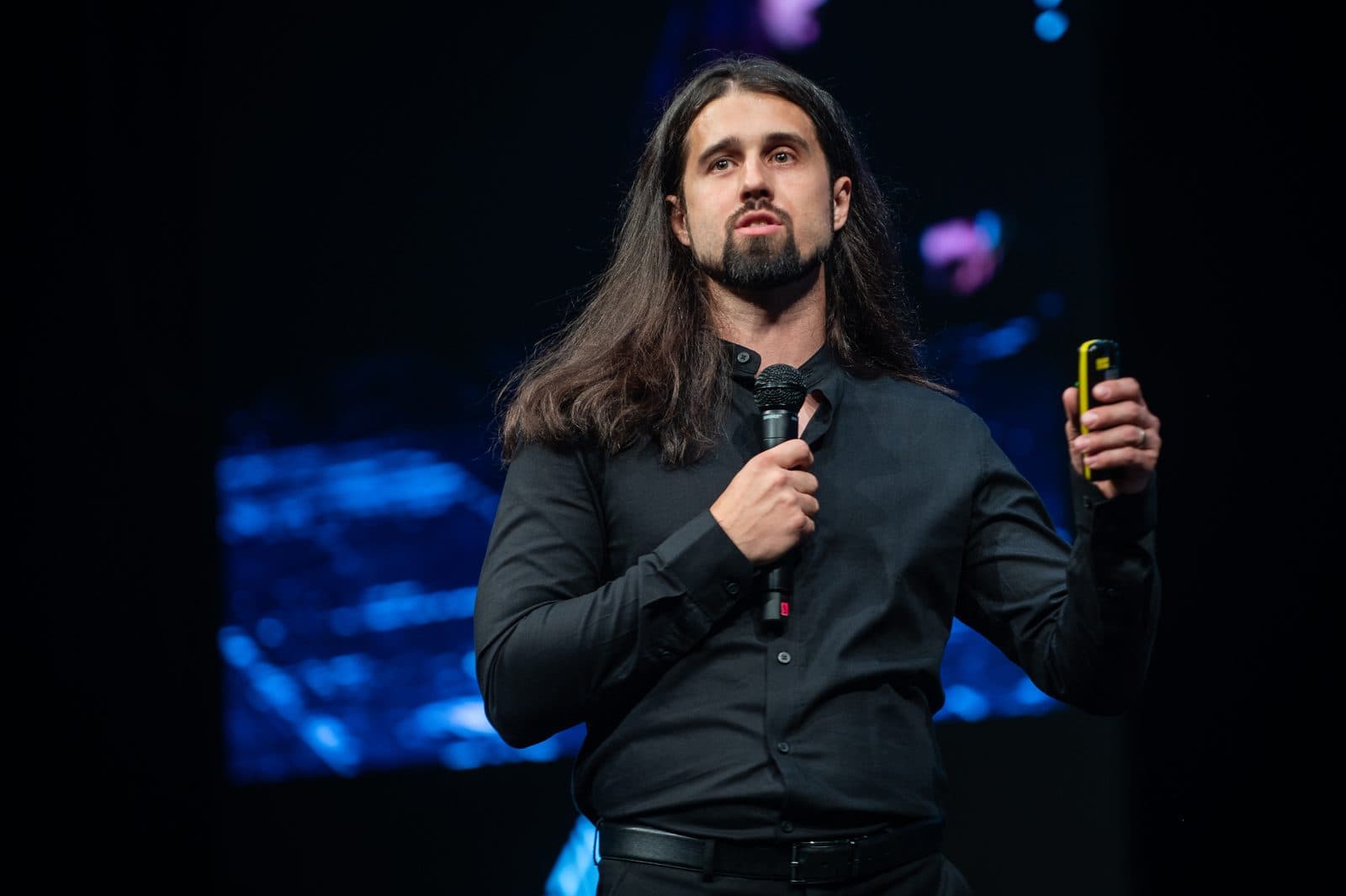 Dalibor Mráz na hlavní stage ČERNÁ.AI Festivalu 2026